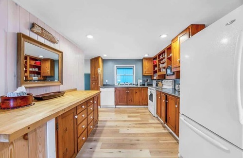 Ellsworth Casa | Pointe Branch Lake-New!