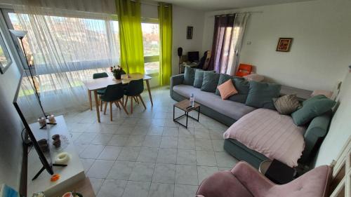 8th Arrondissement Apartamento | Pointe Rouge à 2mn de la plage - avec petite vue mer