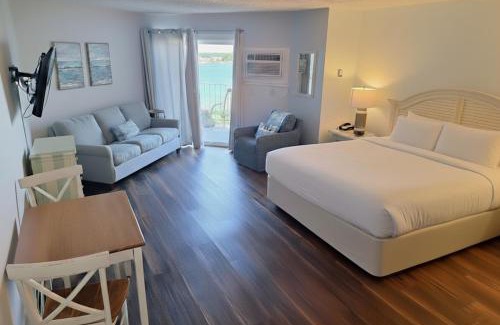 Traverse City Hotel | Pointes North Beachfront Resort Hotel