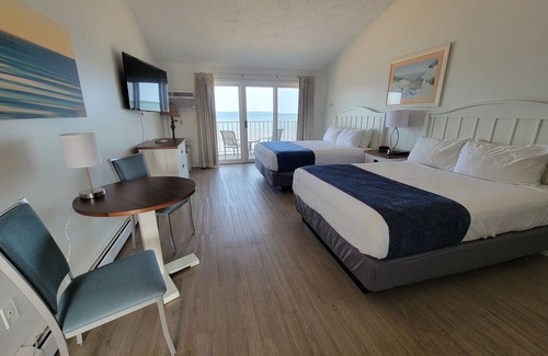Traverse City Hotel | Pointes North Beachfront Hotel