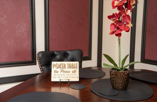 North Clairemont Casa | Poker and Golf Club, Stream movies & Sports