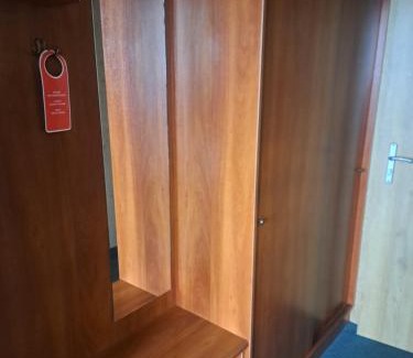 Tomaszow Mazowiecki Apartamento | Pokoj dwuosobowy z łazienka