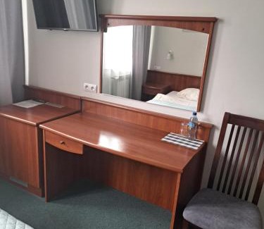 Tomaszow Mazowiecki Apartamento | Pokoj dwuosobowy z łazienka