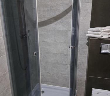 Tomaszow Mazowiecki Apartamento | Pokoj trzyosobowy osobne łóżka Quick Check In