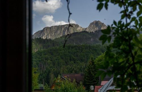 Zakopane Casa | Pokoje z widokiem na góry i Prywatny Domek z zadaszoną altaną - grillem i ogniskiem.