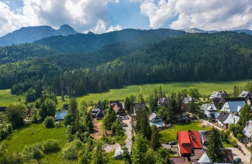 Zakopane Casa | Pokoje z widokiem na góry i Prywatny Domek z zadaszoną altaną - grillem i ogniskiem.
