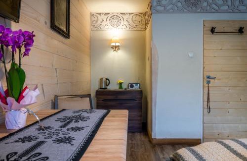 Zakopane Casa | Pokoje z widokiem na góry i Prywatny Domek z zadaszoną altaną - grillem i ogniskiem.