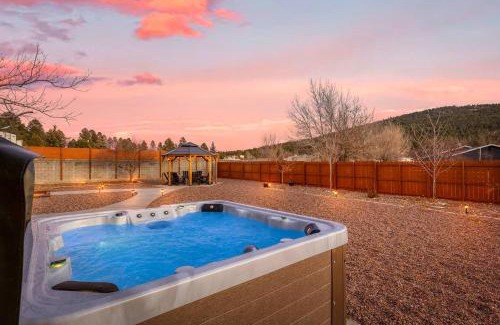 Williams Casa | Polar Express Hot Tub Pool Table Mountain Views