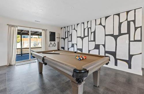 Williams Casa | Polar Express Hot Tub Pool Table Mountain Views