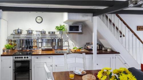 Mousehole Casa | Poldark Charming Mousehole Cottage with Net Loft