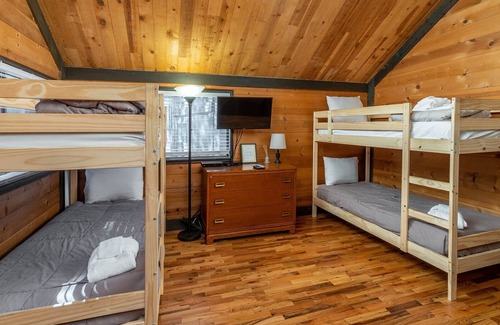 Overlook Park Casa | Pole House 28