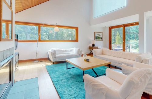 Tisbury Casa | Polished architectural gem w/ private pool, covered patio & vaulted ceilings