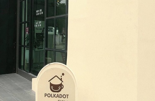 Phitsanulok Apartamento | Polkadot Cafe&Hotel