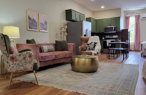 Laurel Condominio | Polly at the Laurel Lofts