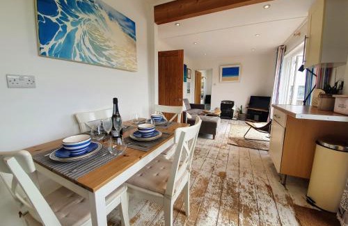 Holywell Casa | Pollymoor Beach House