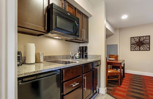 Wisconsin Dells Hotel | Polynesian Hotel & Suites Wisconsin Dells/Lake Delton