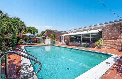 Garden Isles Casa | Pompano Beach conveniently located with pool