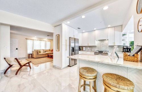 Cypress Lakes Casa | Pompano Sunset Oasis - 4 Bedroom Retreat