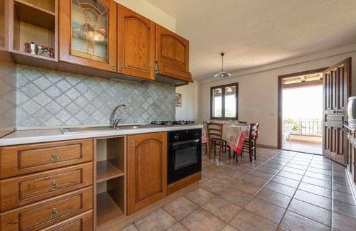Siniscola Apartamento | CASA POMPIA 1: casa de vacaciones de tres habitaciones rodeada de vegetación, 6 personas