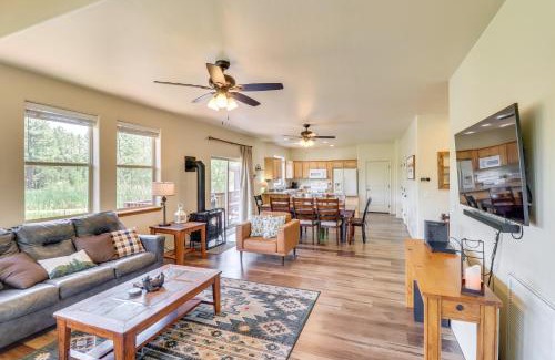 Pinetop-Lakeside Casa | Pond Access and Private Dock Lakeside Cabin