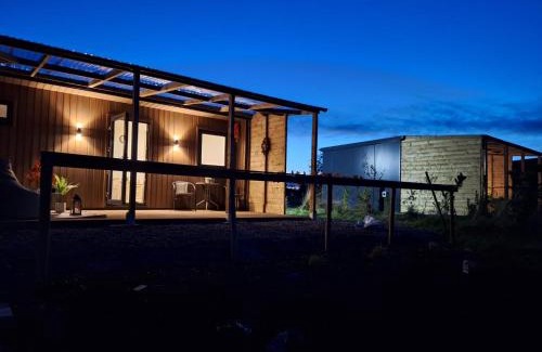 County Laois Cama Y Desayuno | Pond Beach Hazel with hot tub