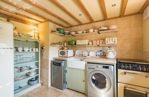Abbess Roding Casa | Pond Cottage by Keepers Cottages
