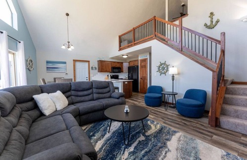 Spirit Lake Cabina | Pond House #48 w/ Waterpark & Golf Cart