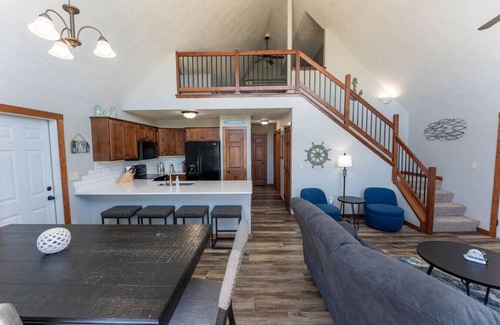 Spirit Lake Cabina | Pond House #48 w/ Waterpark & Golf Cart