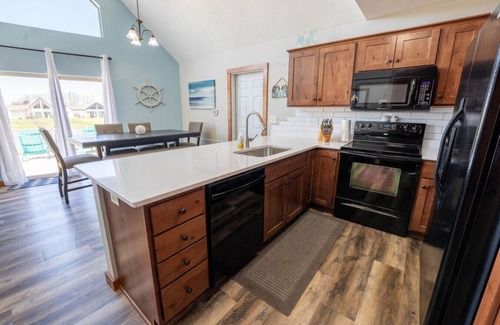 Spirit Lake Cabina | Pond House #48 w/ Waterpark & Golf Cart