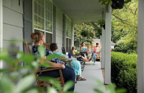 Auburn - Opelika Cabaña | Pond House on the Plains, Auburn, Firetruck rides