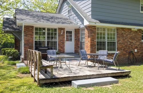 Auburn - Opelika Cabaña | Pond House on the Plains, Auburn, Firetruck rides