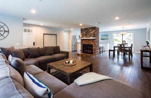 West Barnstable Casa | Pond Lily - Recently Remodeled Waterfront 3 Bedroom