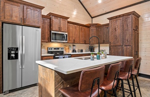 Pickens Cabina | Pond | Luxe Cabin | Playground | Pet-Friendly