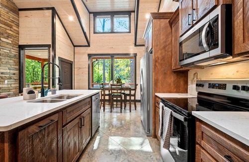 Pickens Cabina | Pond | Luxe Cabin | Playground | Pet-Friendly