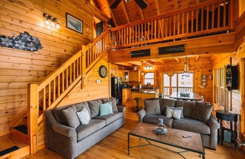 Primrose Cabina | Pond Paradise - Private Pond | Hot Tub | Off-Road Parks | Fire Pit
