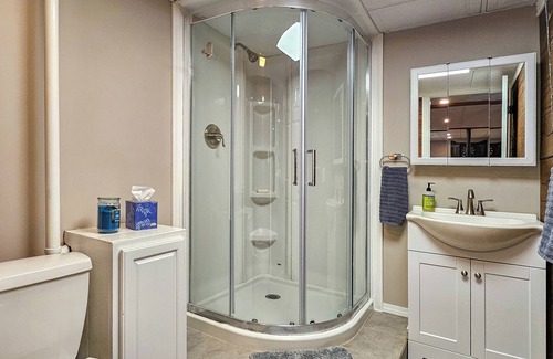 Tunkhannock Township Cabina | Pond Place by AvantStay | Game Room, Deck, Fire Pit