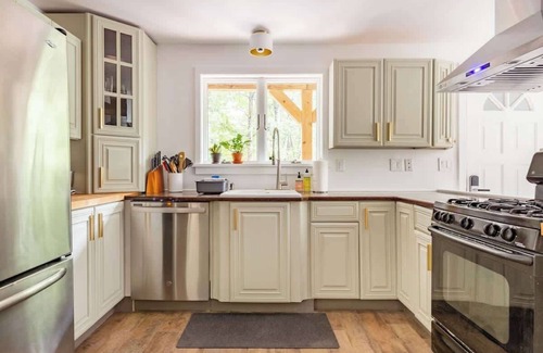 Saugerties Cabaña | Pond & Sauna at Black Ridge Cottage in Woodstock
