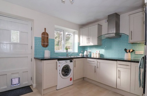 Escrick Casa | POND VIEW, pet friendly, with a garden in Escrick