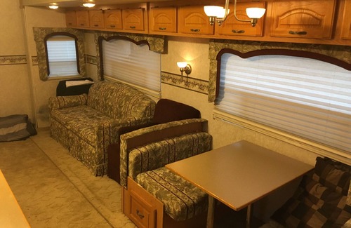 Hutchinson Casa | Pondarosa Camper de Pondarosa Inn Water Park