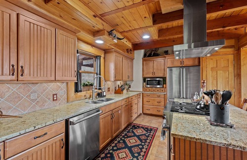 Vilas Cabina | Ponderosa 1887 - 300 degree views, 3 ensuites, hot tub, pool table