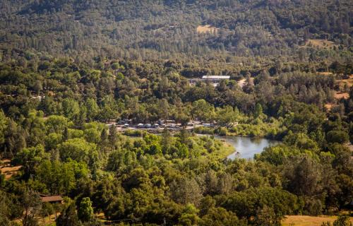 Lotus Complejo | Ponderosa Camping Resort One-Bedroom Cabin 2