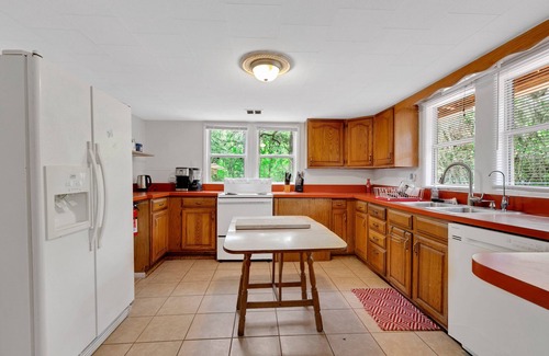 Gainesville Casa | Ponderosa Off The Beaten Path 5 Bedroom Farmhouse