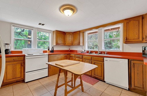 Gainesville Casa | Ponderosa Off The Beaten Path 5 Bedroom Farmhouse
