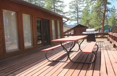 Ponderosa Pines Casa | Ponderosa Pines Lodge, hermosa y espaciosa casa, admite mascotas, capacidad para 13