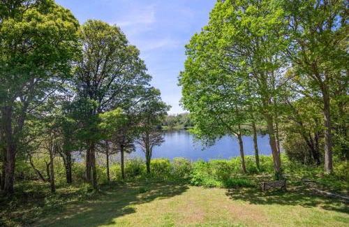 East Orleans Casa | Pondfront 1 Mile to Nauset Beach
