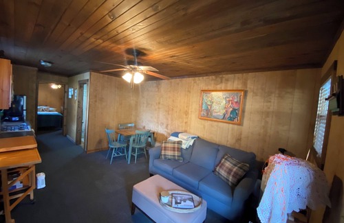 Northern Cabina | Pondside cabin next to a river with kitchen and bath. Kid/Pet Friendly. Roku TV