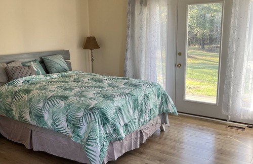 Wyndham Casa | Pondside House on 15 acres.