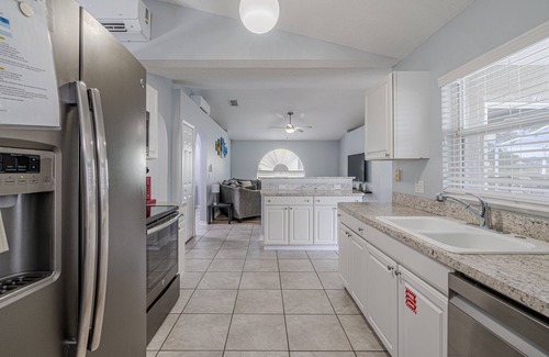 Sunridge Woods Casa | Pondside Paradise Beautiful 4 bedroom pond facing pool home