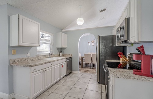 Sunridge Woods Casa | Pondside Paradise Beautiful 4 bedroom pond facing pool home