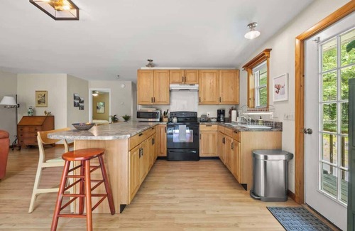 Blue Hill Casa | Pondside Retreat with Private Island!